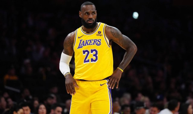 还是湖人！曝詹姆斯大概率执行5260万球员选项