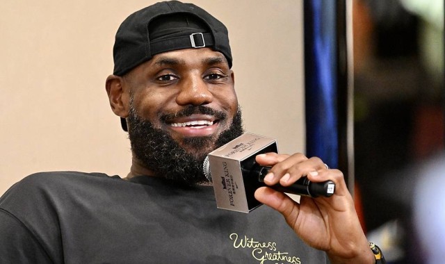 《人民日报》8日刊发詹姆斯文章：篮球是连接彼此的桥梁