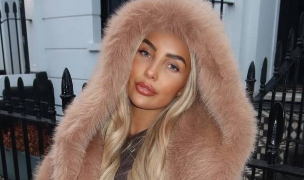 帕尔默新女友现场观战切尔西 穿毛皮上衣尽显时尚