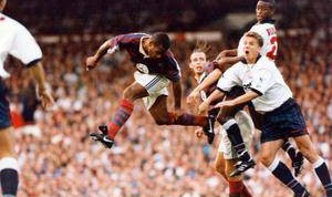 20岁还是油漆工，26岁却成为英超银靴，英格兰神锋的经历太励志