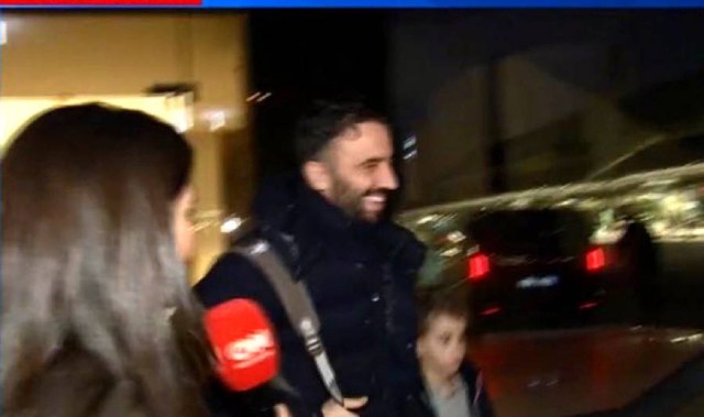 阿莫林回国远离曼联不禁开怀大笑，不必再受访500次！曝与巨头矛盾细节