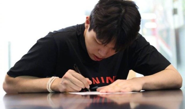 开拓者官宣签约杨瀚森 新秀合同4年2139万美元