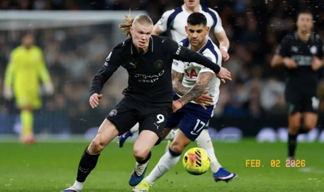 英超24轮悲喜夜！曼联重返前四，曼城维拉齐丢分，争冠格局再洗牌