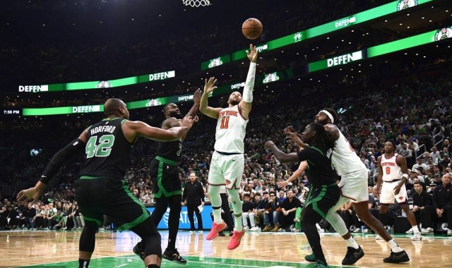 怀特34分布伦森22+6 塔图姆缺阵绿军胜尼克斯2-3