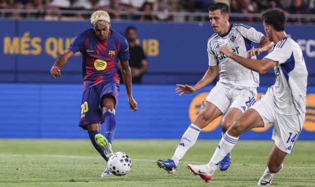 巴萨三球大胜登顶！弗里克首秀惊艳，西甲争冠格局初显