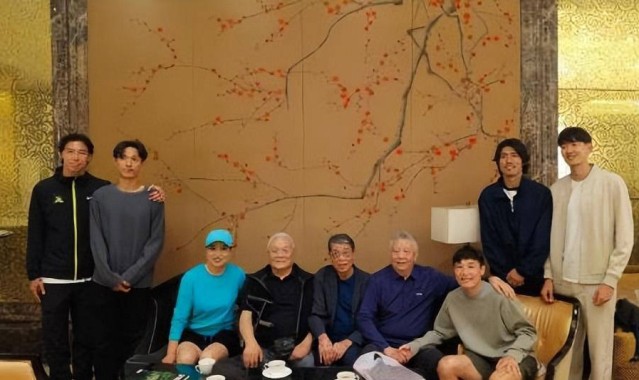 上港冠军名帅离队！法甲教头接棒，引领球队冲击冠军赛