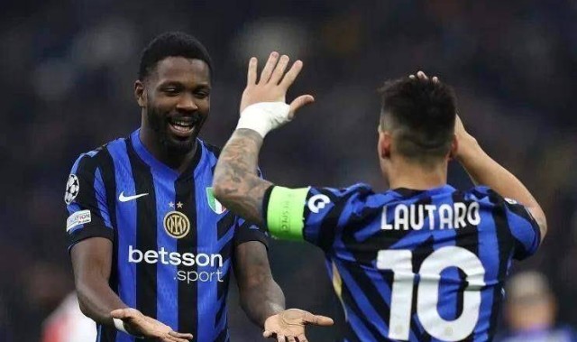 意甲第二轮炸锅了！升班马克雷莫内塞补时绝杀，国际米兰1-2惨遭逆转