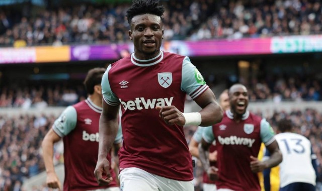 西汉姆联边锋库杜斯将加盟托特纳姆热刺
        
    西汉姆联边锋库杜斯将加盟托特纳姆热刺