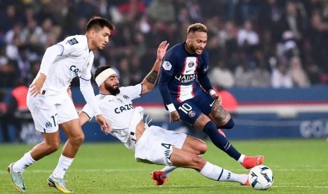 法甲焦点战前瞻：巴黎圣日耳曼 VS 朗斯，巅峰对决一触即发