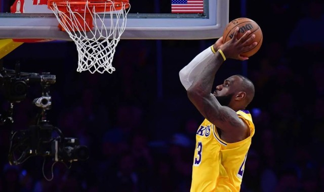 NBA高管：湖人未官宣詹姆斯执行球员选项 很奇怪