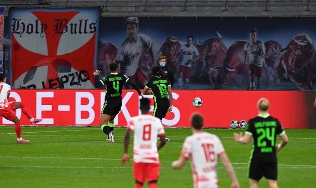 德甲欧冠资格战：莱红牛主场迎不来梅，谁能抢占上游先机？