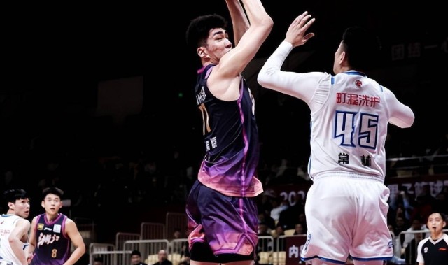 女版李月汝！余嘉豪弃CBA高薪投奔西甲 韩旭李梦真该学学他们