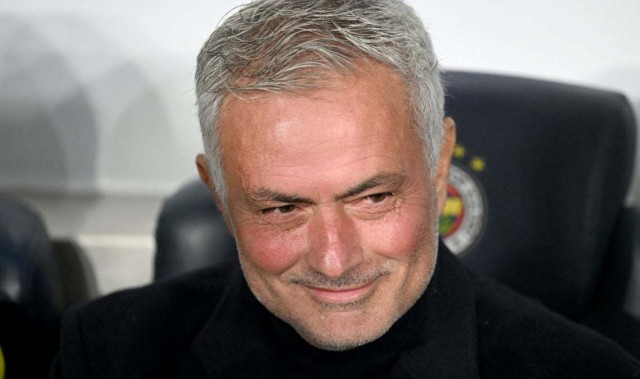 法甲12球8助前锋想与穆帅合作，费内巴切中锋目标等待纽卡斯尔