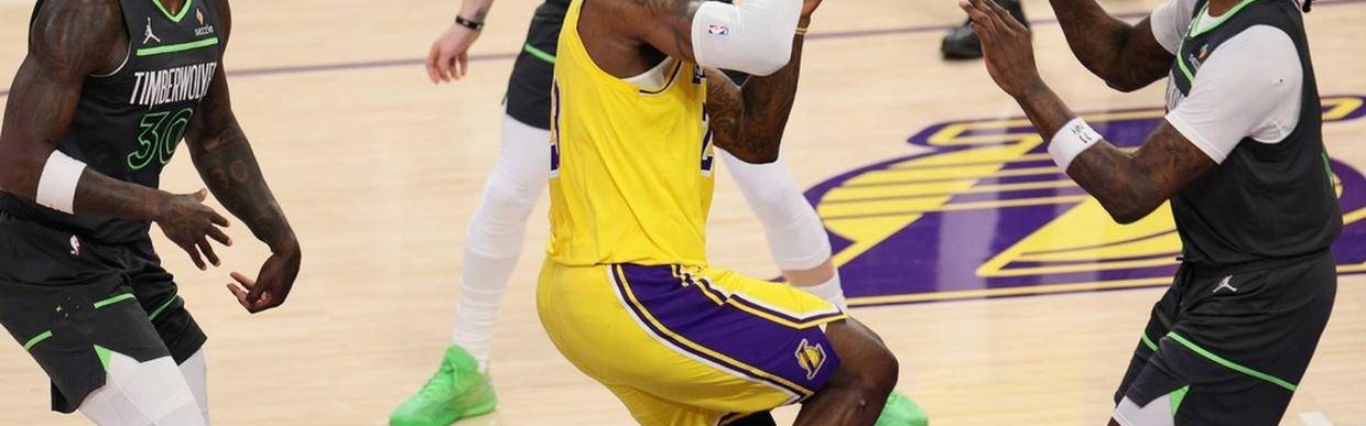 曝詹姆斯遭遇左膝内侧副韧带扭伤 需恢复3-5周