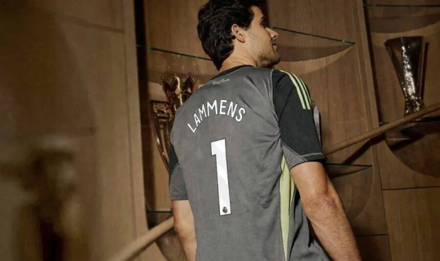 曼联一人离队只差最后步骤，拉爵欲收回500万！拉门斯下赛季穿1号